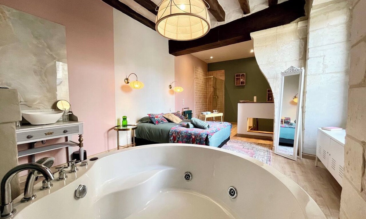Crouzilles House | A romantic getaway and ancient stones - CLIM - BALNEO - SAUNA - castle tours