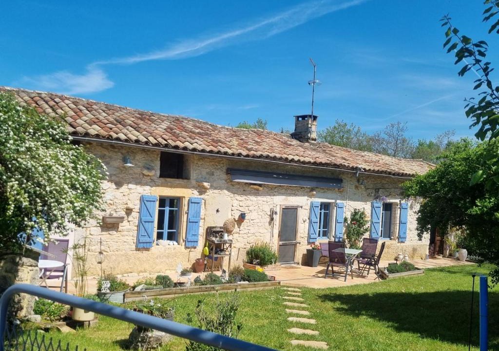 Saint-Antonin Noble Val Bed & Breakfast | A SERVANAC Chambre privative dans un jardin bucolique