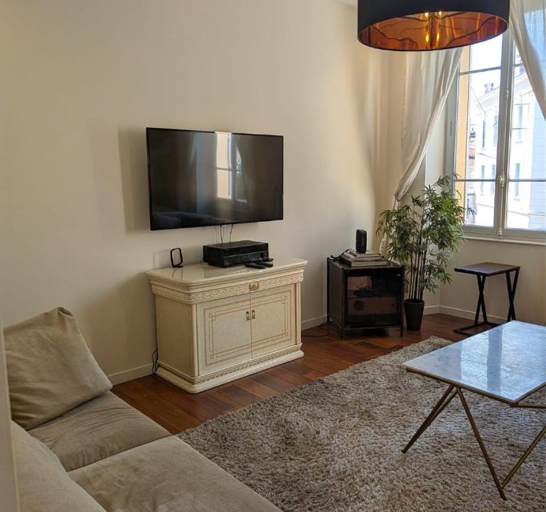Cannes City Centre Apartment | AC-Free Parking - Contemporary 4 Bedroom Villa Apartment