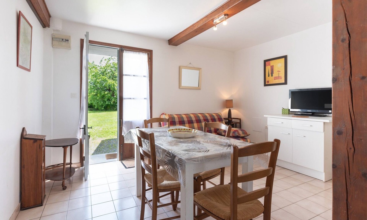 Argeles Gazost Apartment | Apartment 'Hautacam' – Ideal for 21-Day Thermal Stays, Mountain View & Wi-Fi