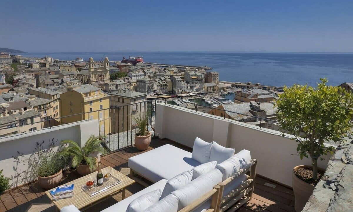 Bastia Apartment | Appartement de standing avec rooftop de 35m2