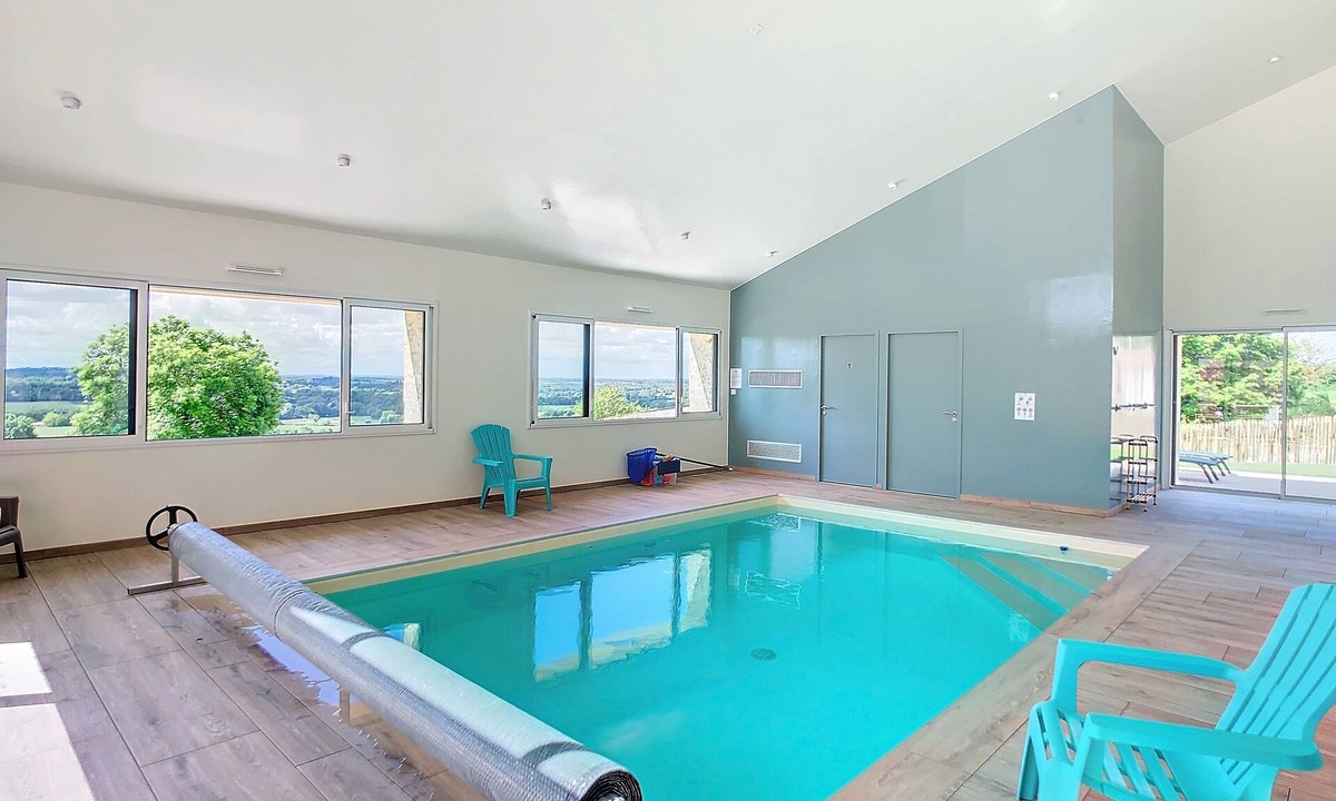 Les Epesses House | Au Vent des Collines gîte 15 pers piscine couverte, à 3 minutes du Puy du Fou