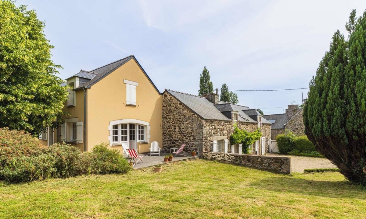 Pleboulle House | Authentic Breton farmhouse | 8 guests | Ref 307