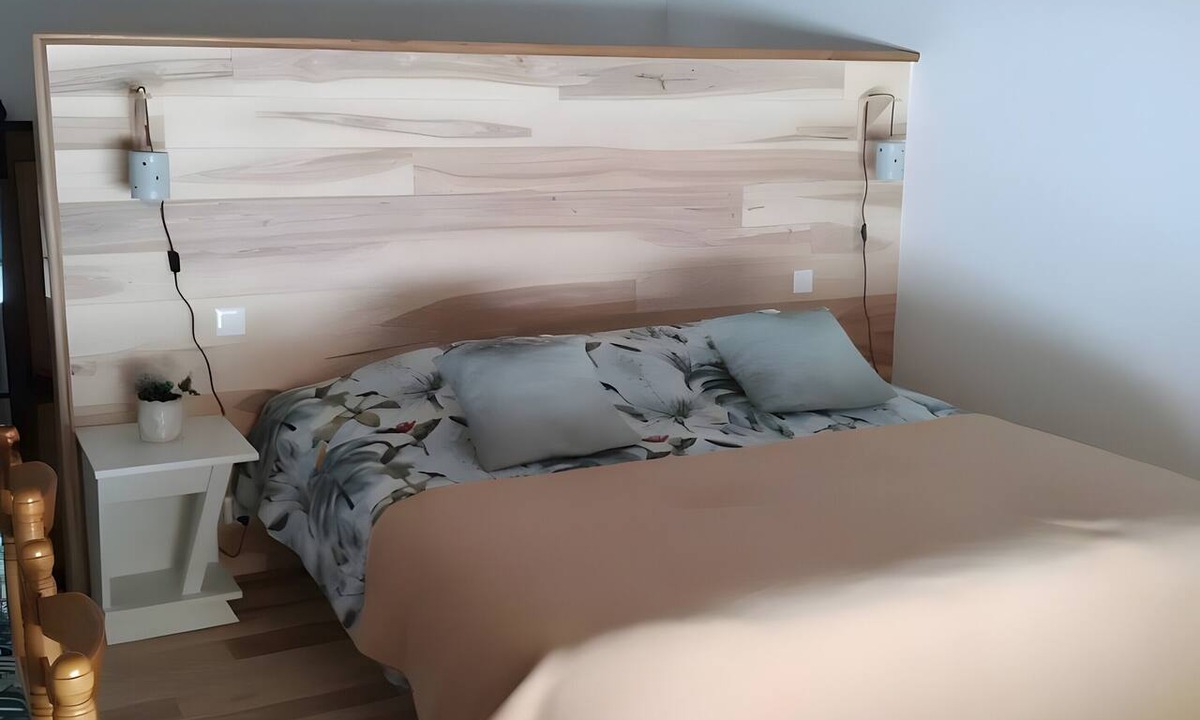 Lanty-sur-Aube Bed & Breakfast | Bed and Breakfast 'Chambre - A La Maison Du Bonheur' with Shared Garden and Wi-Fi
