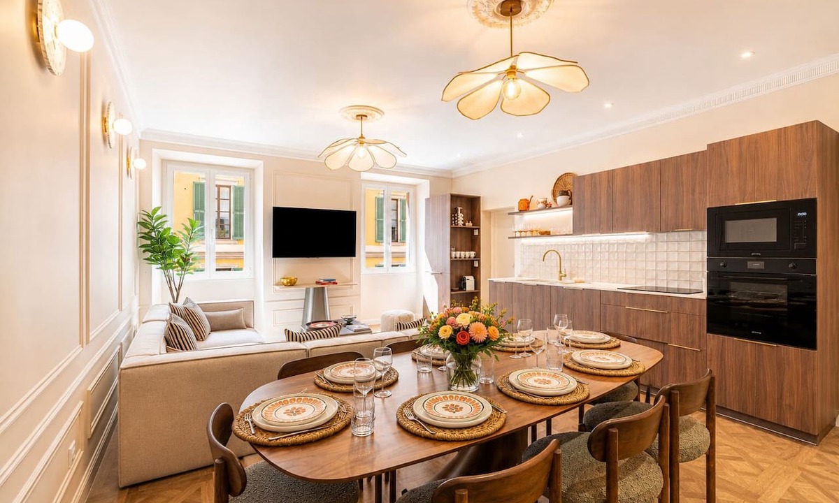 Jean-Medecin Apartment | Best location · Luxury new 5BR · Sleeps 12 · AC