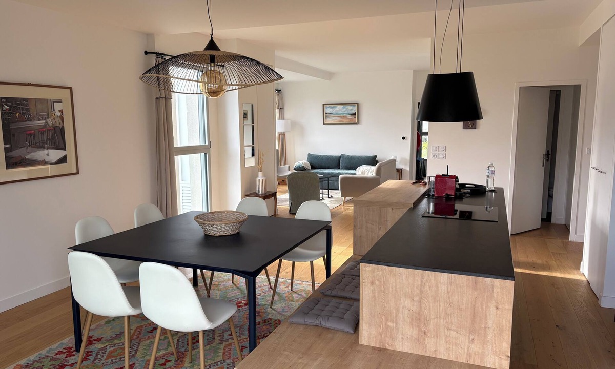 Saint-Lunaire Apartment | Between the two beaches and close to the center, recent apartment. All on foot.