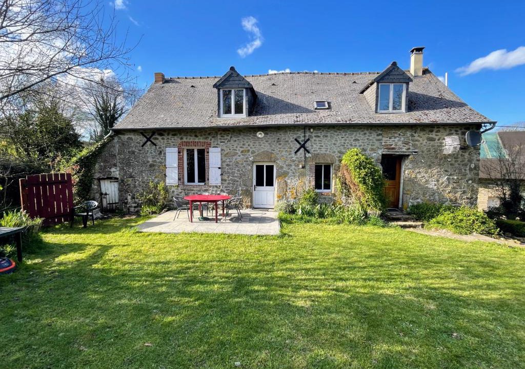 Bais House | Bras D’Or Rural Gite cottage by farms & lakes.