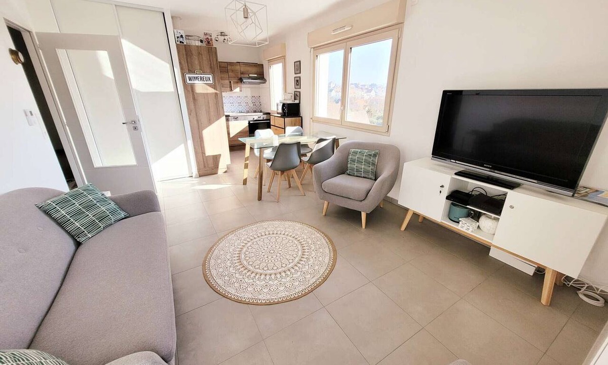 Wimereux Apartment | Bright 2-bedroom apartment in Wimereux, close to beach, with garage and Wi-Fi