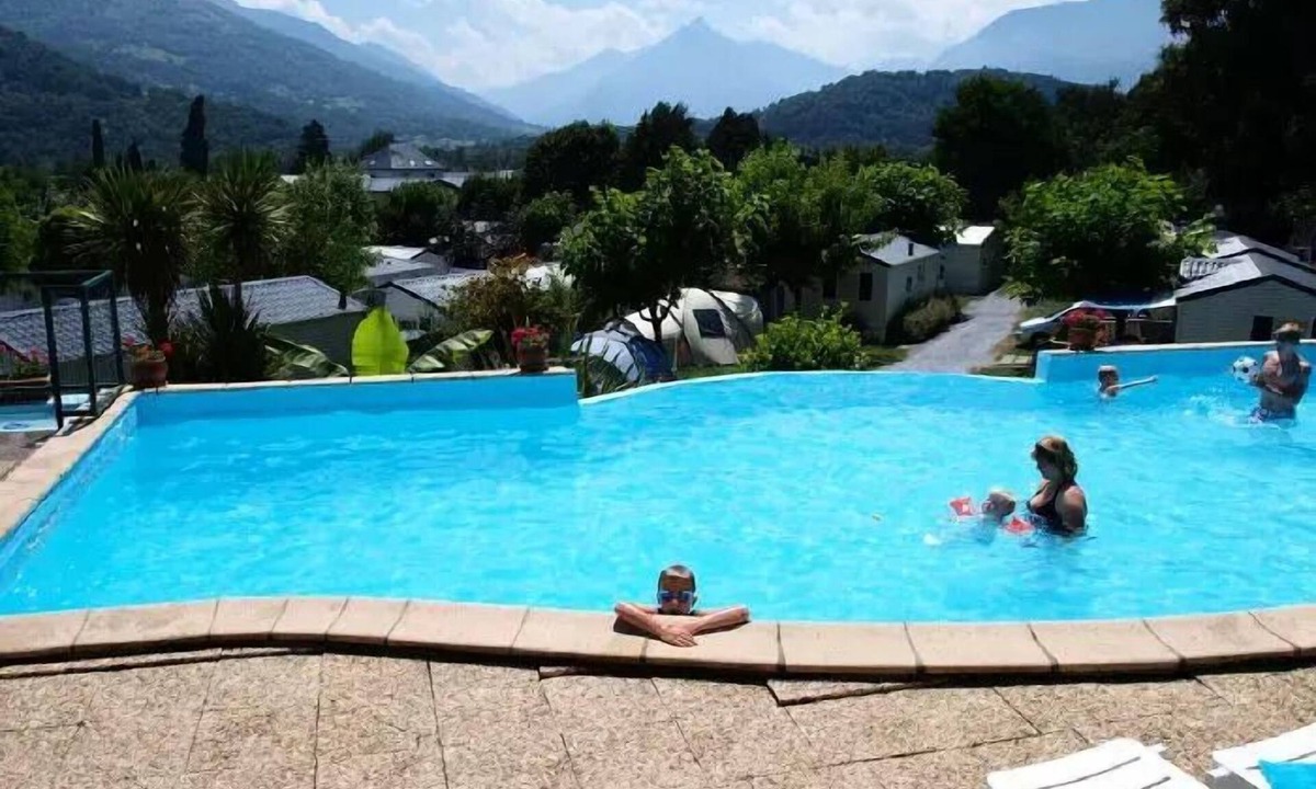 Ayzac-Ost Ski Chalet | Camping Soleil du Pibeste* - Mountain chalet - 1 bedroom = sheets + towels + cleaning for 2 people