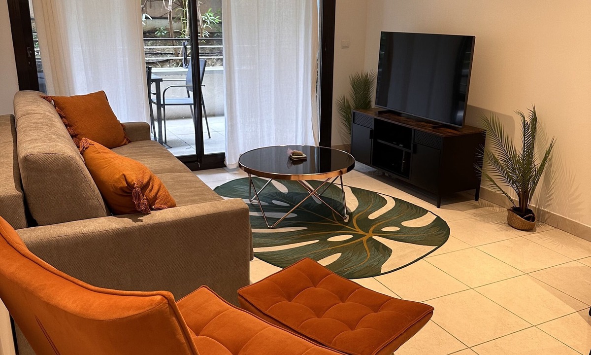 Prado - Republique Apartment | Cannes apartment with pool and parking