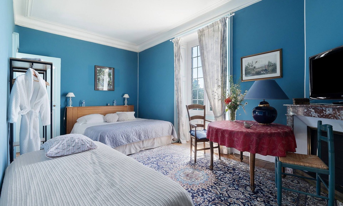 Saint-Mars-du-Desert Bed & Breakfast | Château du Perray – Comtesse Suite Room with Shared Pool