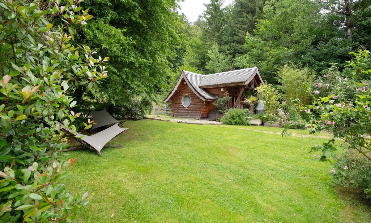 Epinal Ski Chalet | Chalet des Amoureux with Private Terrace & Garden, Wi-Fi, Fishing, Hiking