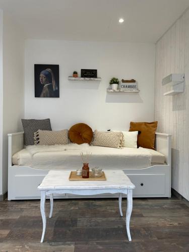 Le Breuil-en-Bessin Apartment | Charmant Studio