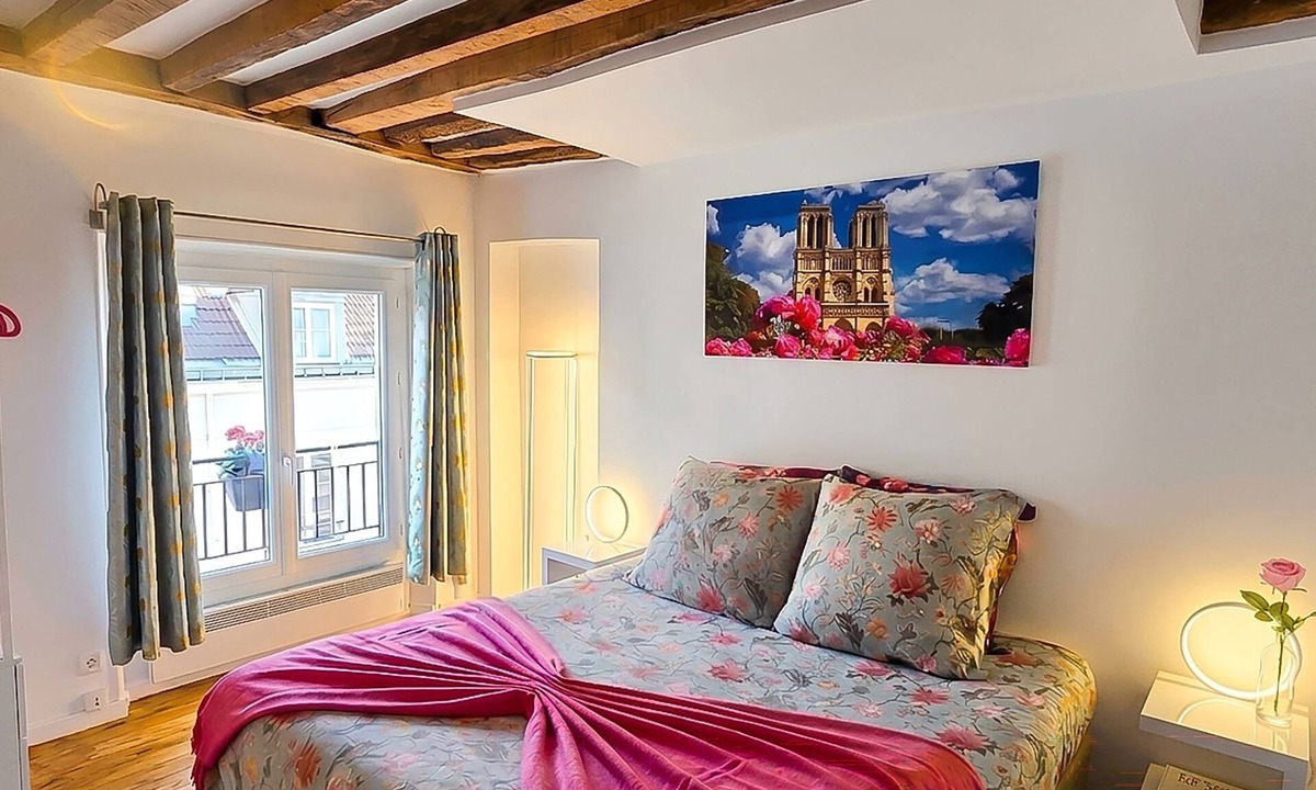 Les Halles Apartment | Charming 1820s Flat with Elevator & Queen size bed, near the Louvre