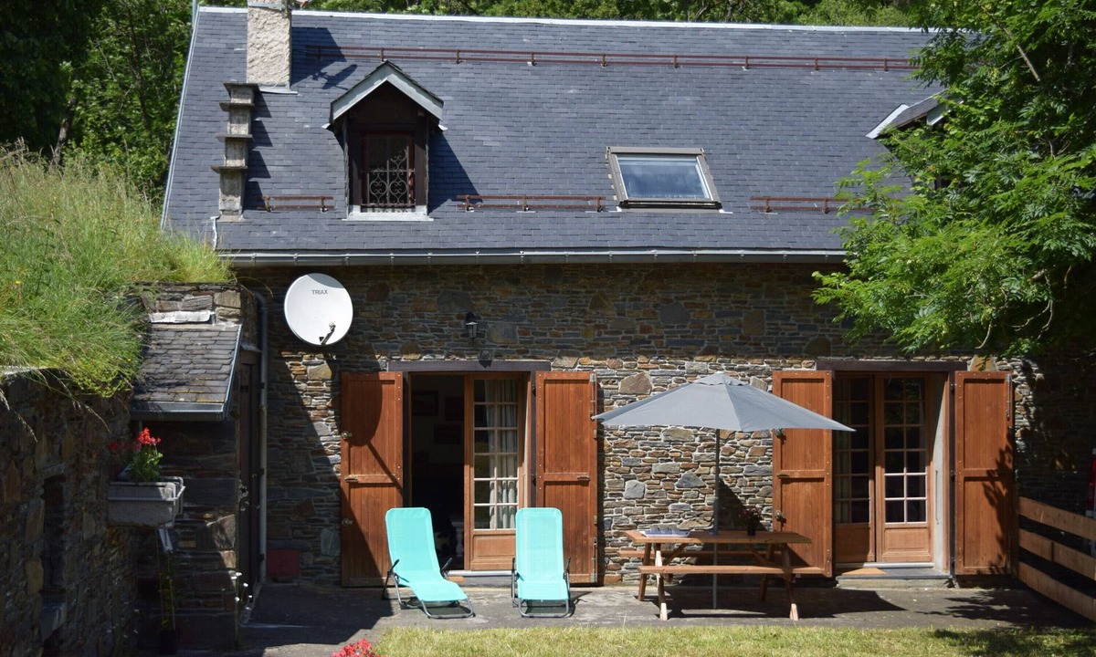 Benque-Dessous-et-Dessus Ski Chalet | Charming 3* chalet 5 minutes from Luchon Centre and 15 minutes from Peyragudes. Enclosed garden