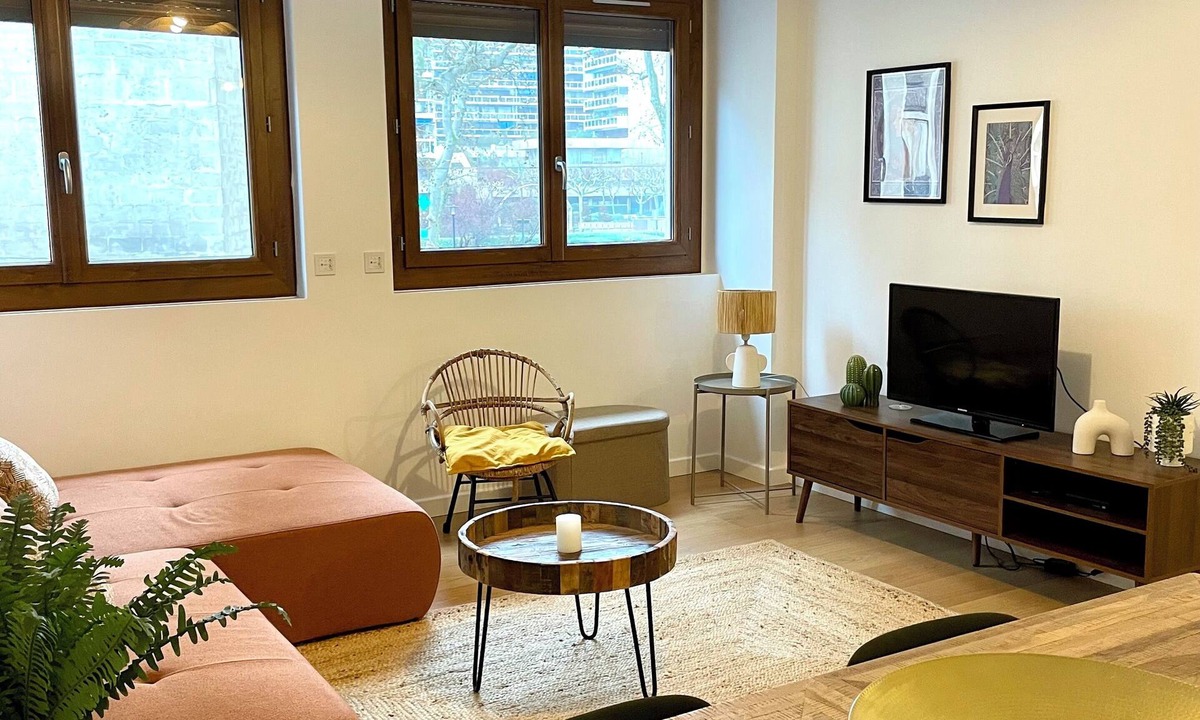 Le Rouet Apartment | Charming apartment right in the city center - August discount special