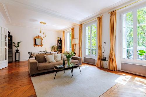 Quartier du Gros-Caillou Apartment | Charming French Style Apartment with Eiffel Tower View Prime Location Near Top Attractions