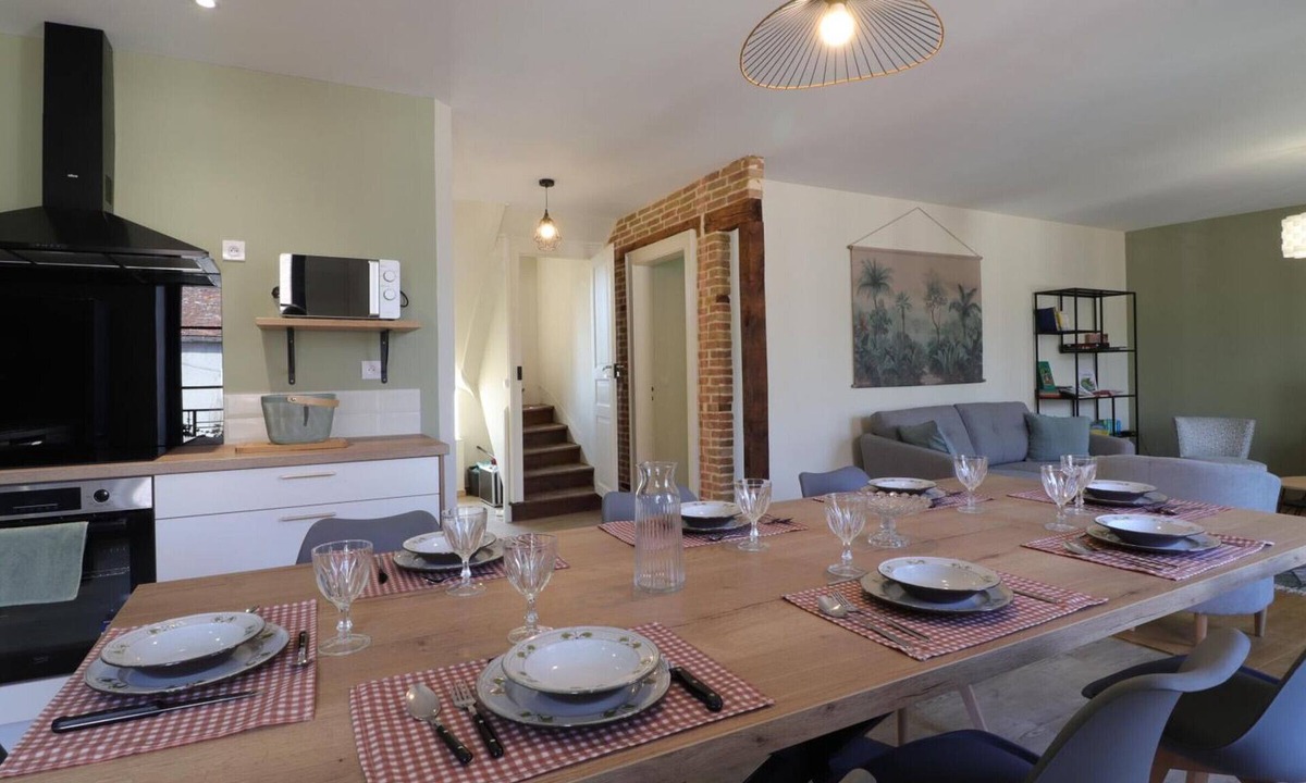 Le Mele-sur-Sarthe Cottage | Charming house for 8, close to leisure activities