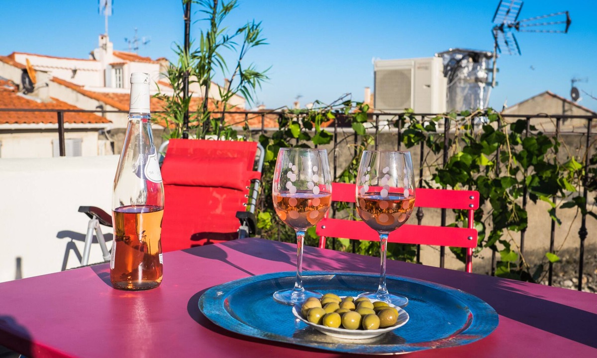 Antibes Old Town Apartment | Charming loft old village-Sea view terrace -100 m sea-All by foot- ideal couples