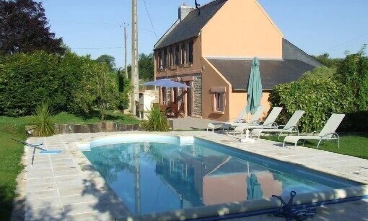 Concarneau House | Charming stone house with private pool, garden and terrace, close to the sea.