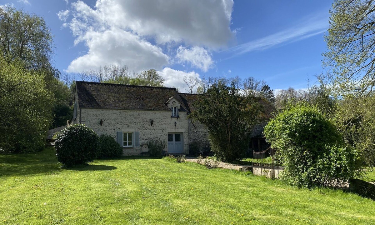 Montjavoult House | Charming Vexin Country House | Heated Pool & Large Garden | 1hr from Paris