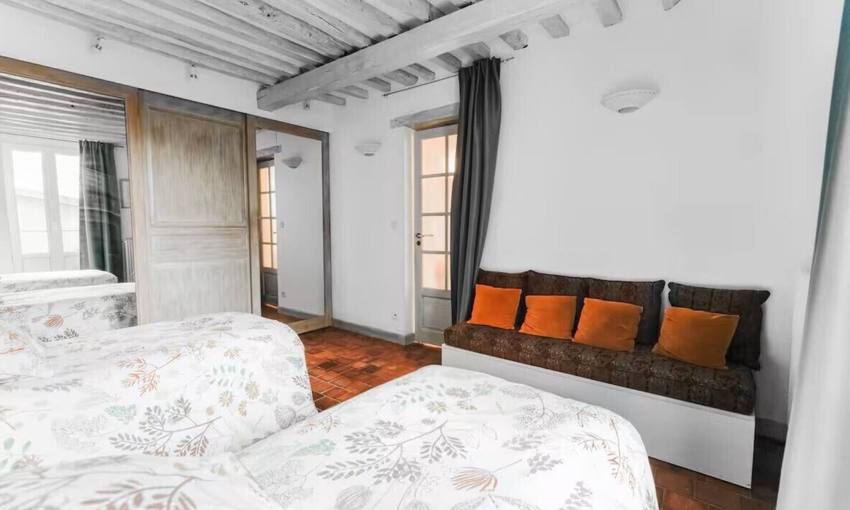 Conflans-Sainte-Honorine Apartment | Chez Maya apartment with garden on the banks of the Seine