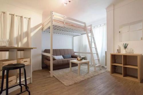 Prado - Republique Apartment | Colorful Studio Cannes