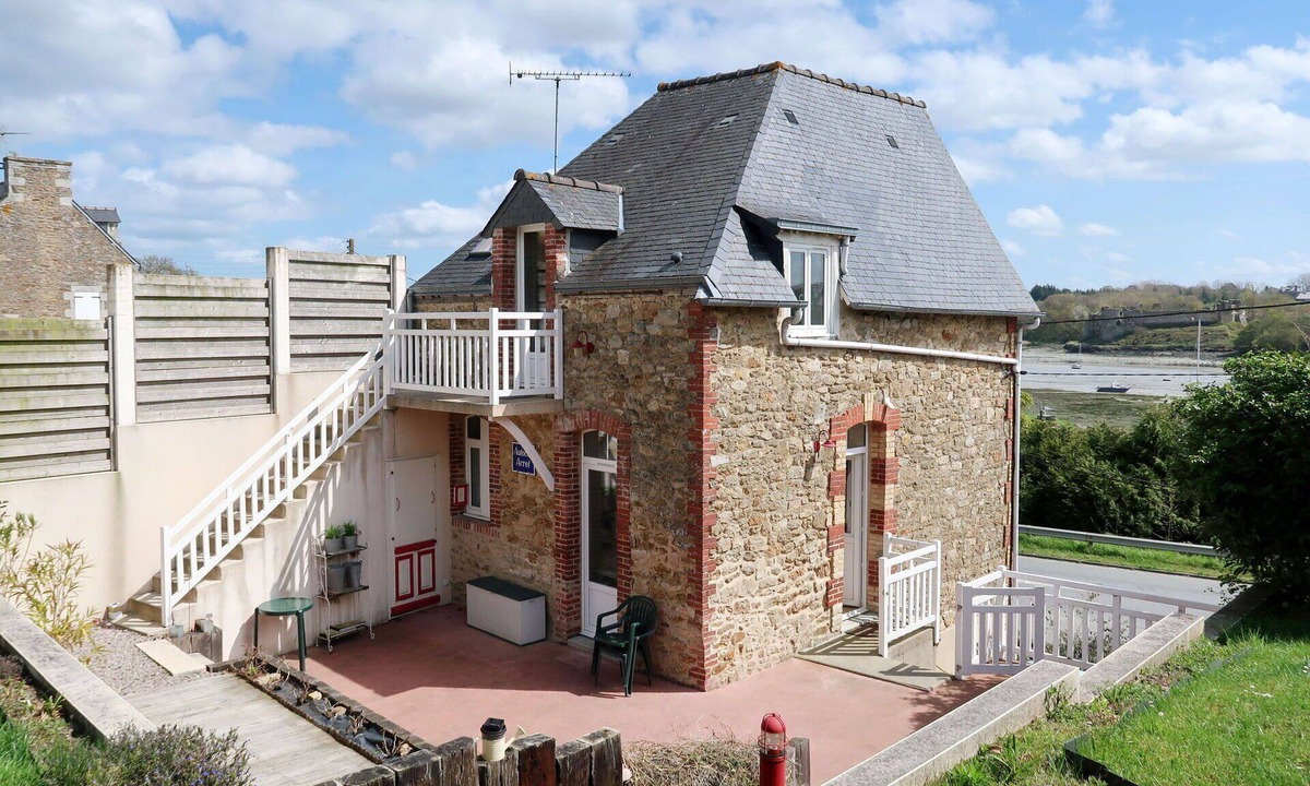 Saint-Cast-le-Guildo Apartment | Cosy apartment for 2 guests with WIFI, TV and terrace
