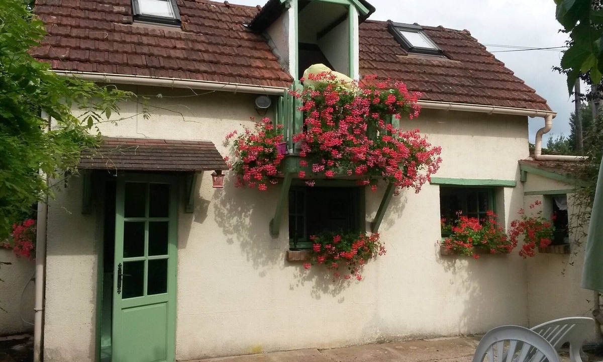 Heudreville-sur-Eure House | Cottage 'Aux Chants Des Oiseaux' with Private Garden and Wi-Fi