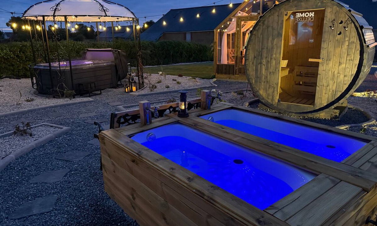 Terre-et-Marais House | Cottage 'La Verrière Du Cotentin' with Private Garden and Wi-Fi
