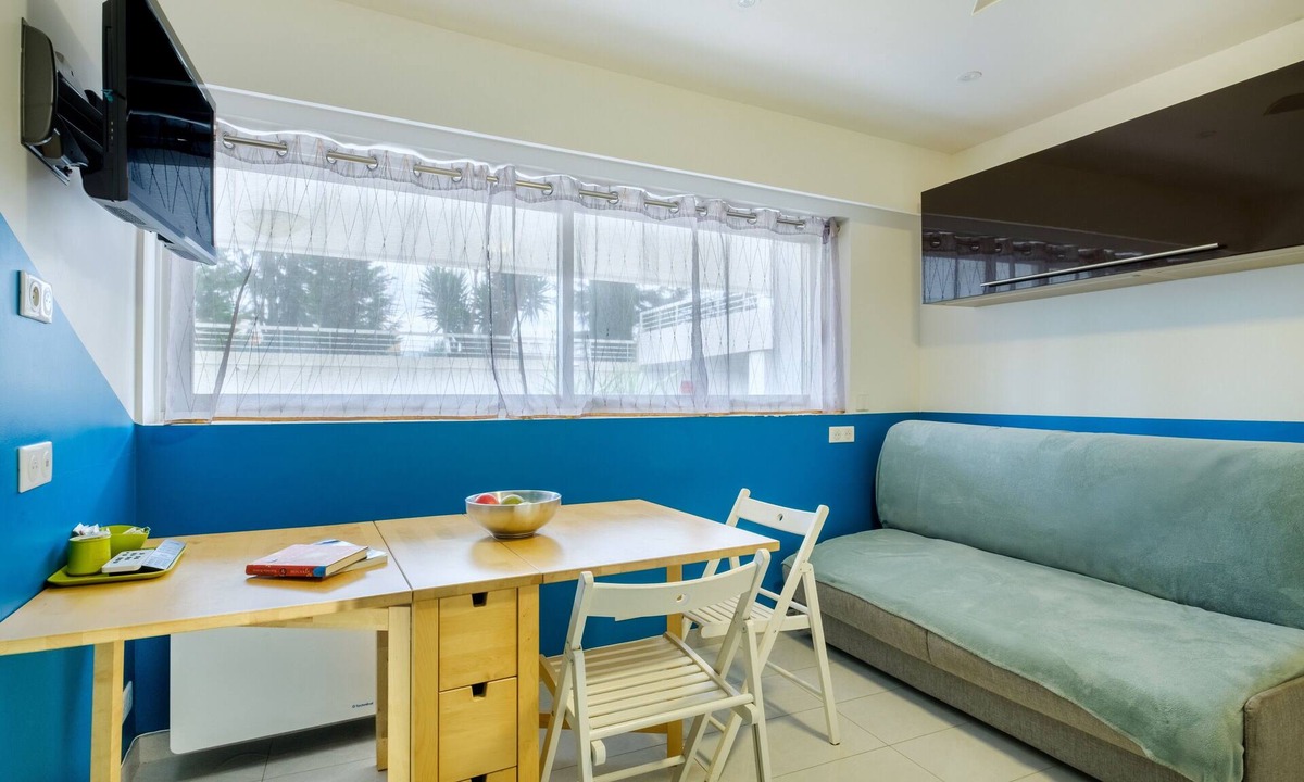 Villeneuve Loubet Beach Apartment | Cozy Studio at Marina Baie des Anges, Steps from the Beach in Villeneuve-Loubet