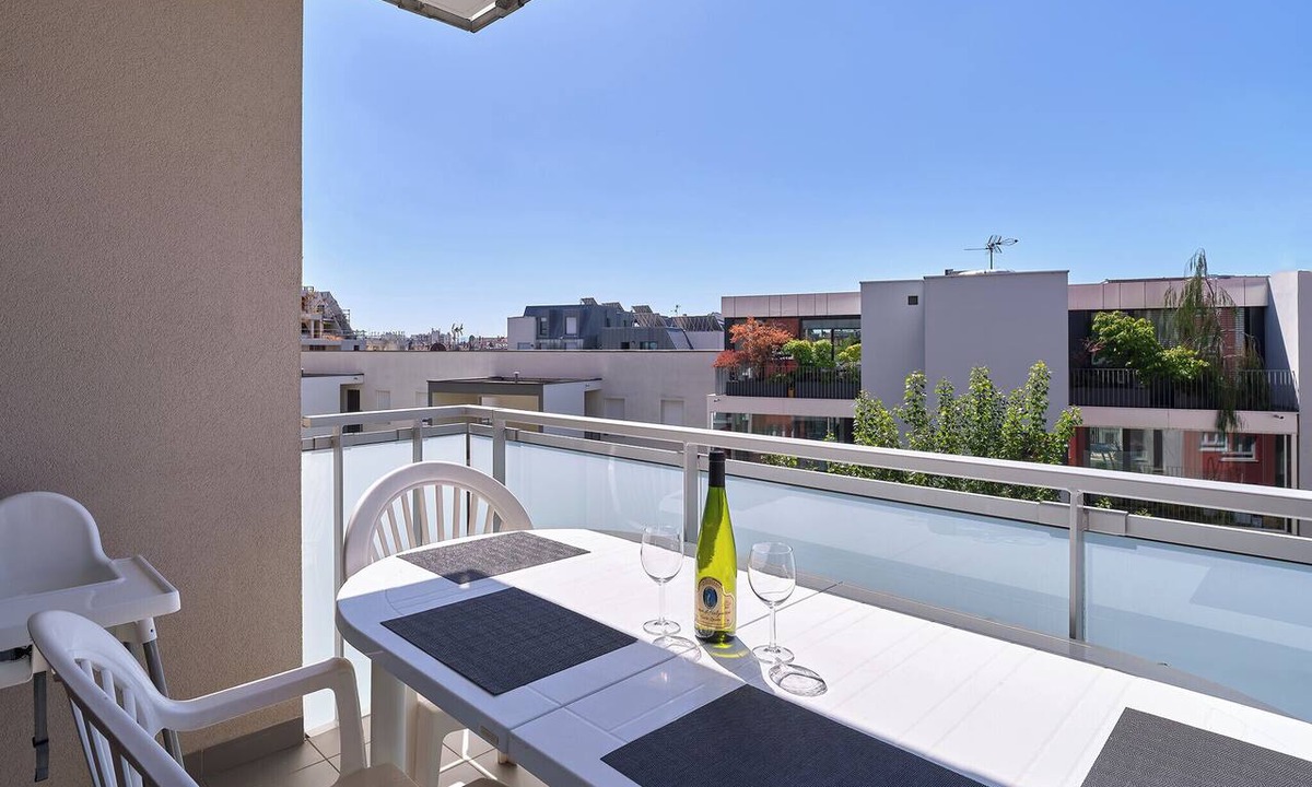 Neudorf Ouest Apartment | Dans les étoiles - 2 bedroom with free parking near to the city center