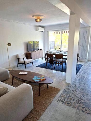 Les Baumettes Apartment | Elegant and comfortable 3 room, beach & transport within walking distance