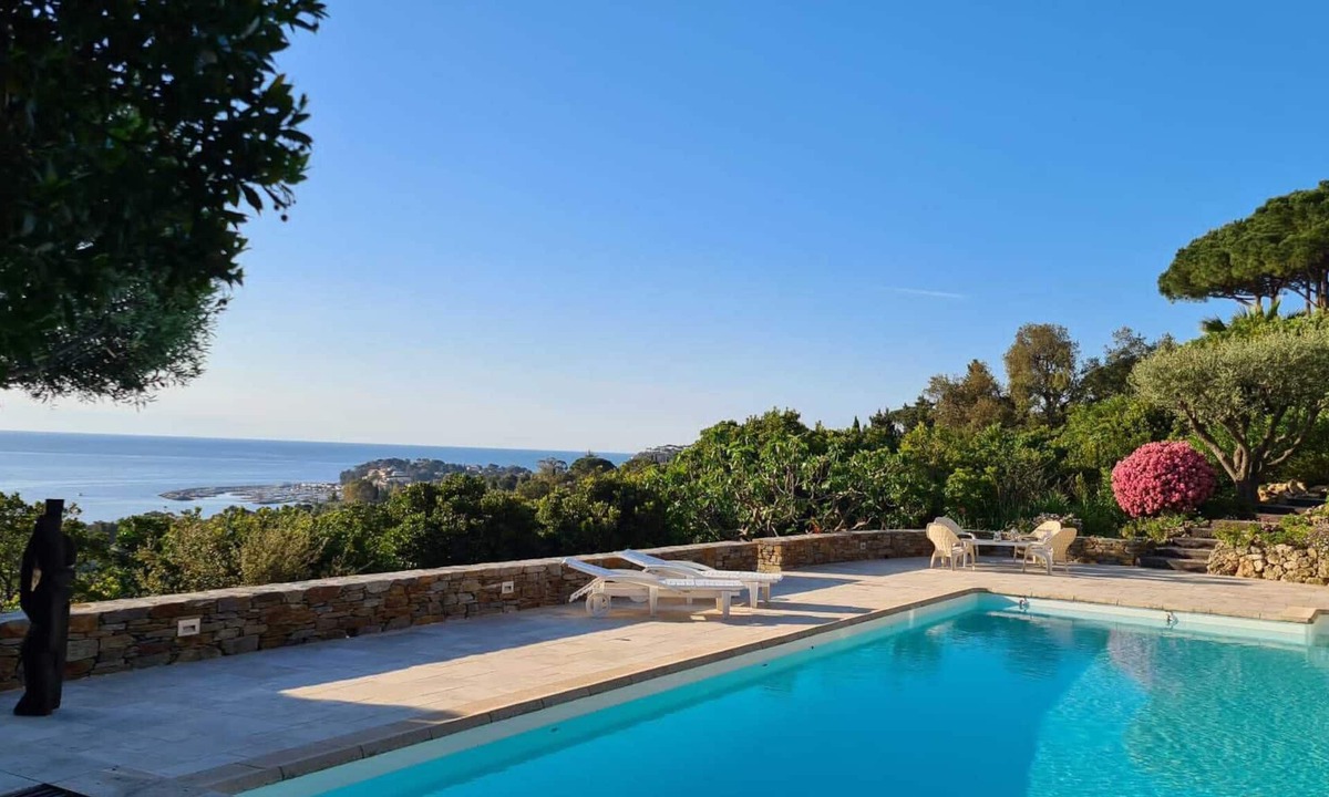 Cavalaire-sur-Mer Apartment | Exclusive, quiet vacation apartment with fantastic sea views and pool