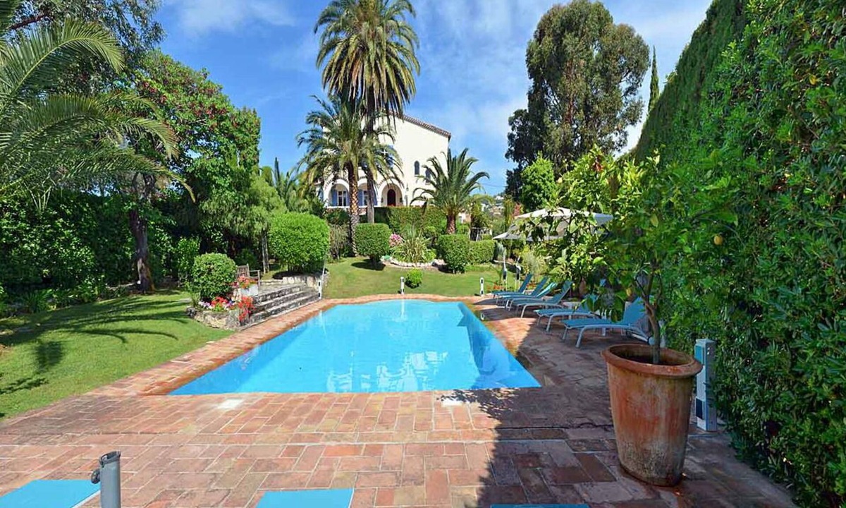 Mandelieu-La-Napoule Villa | FLASH SALE JULY - contact owner. Magnificent Villa,Sleeps 8-10/Private Pool/AC