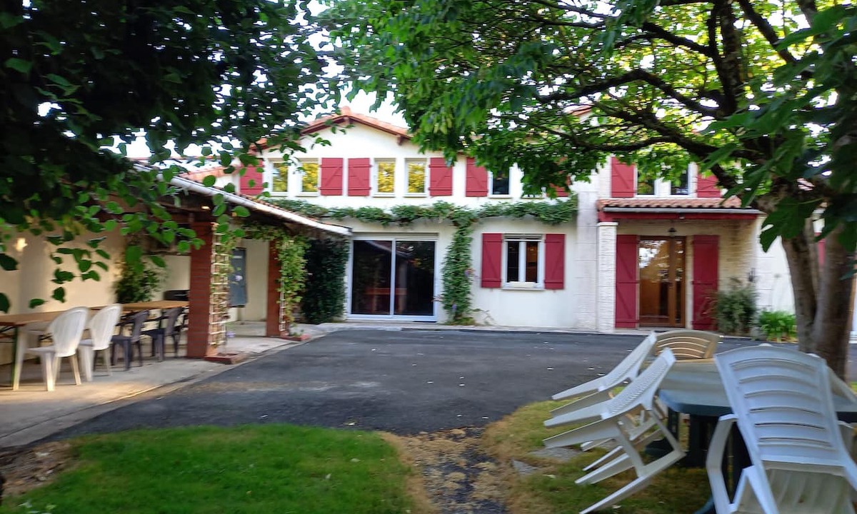 Les Herbiers House | Gîte Chez René - 10 min from PUY DU FOU