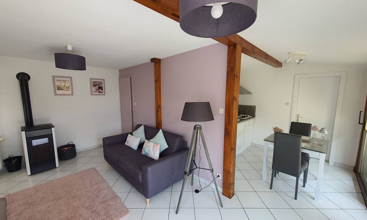 Soultzeren Cottage | Gite "L 'ARAUCARIA" by the pool at DOMAINE "La Villa Moraine" Munster