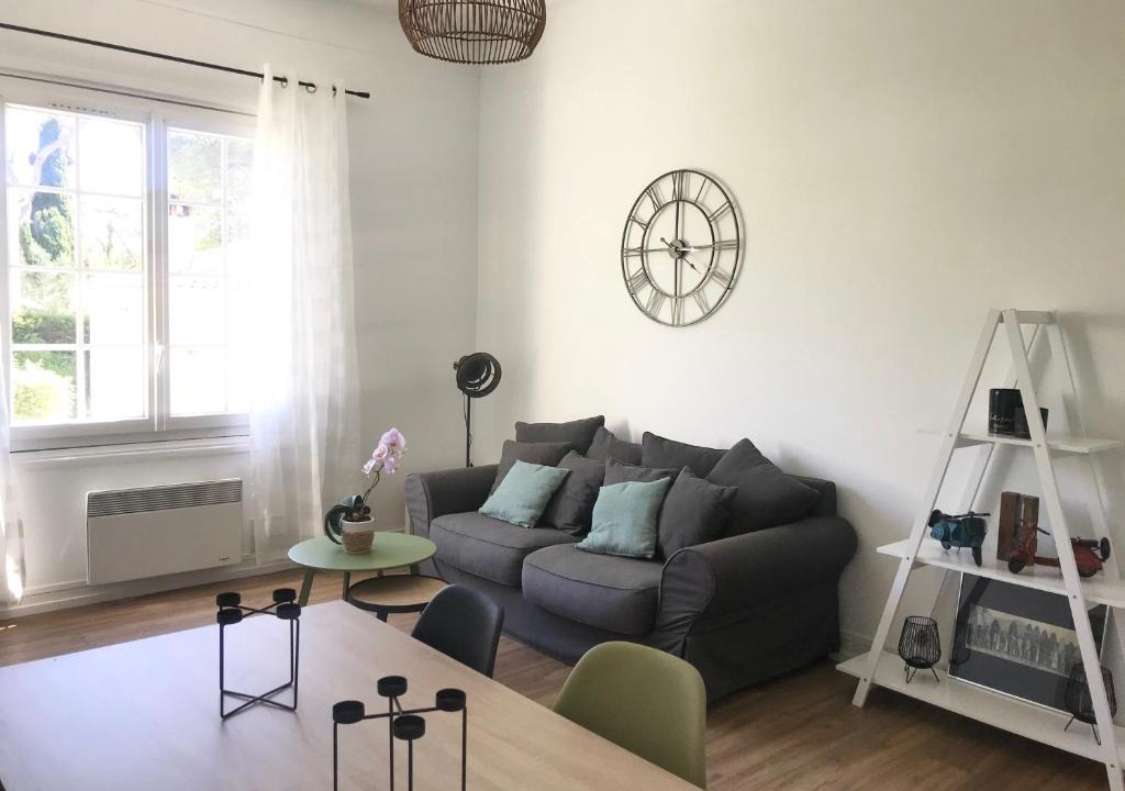 Saint-Raphael Apartment | Grand F2 quartier Les Plaines, Boulouris proche mer et port Santa-Lucia