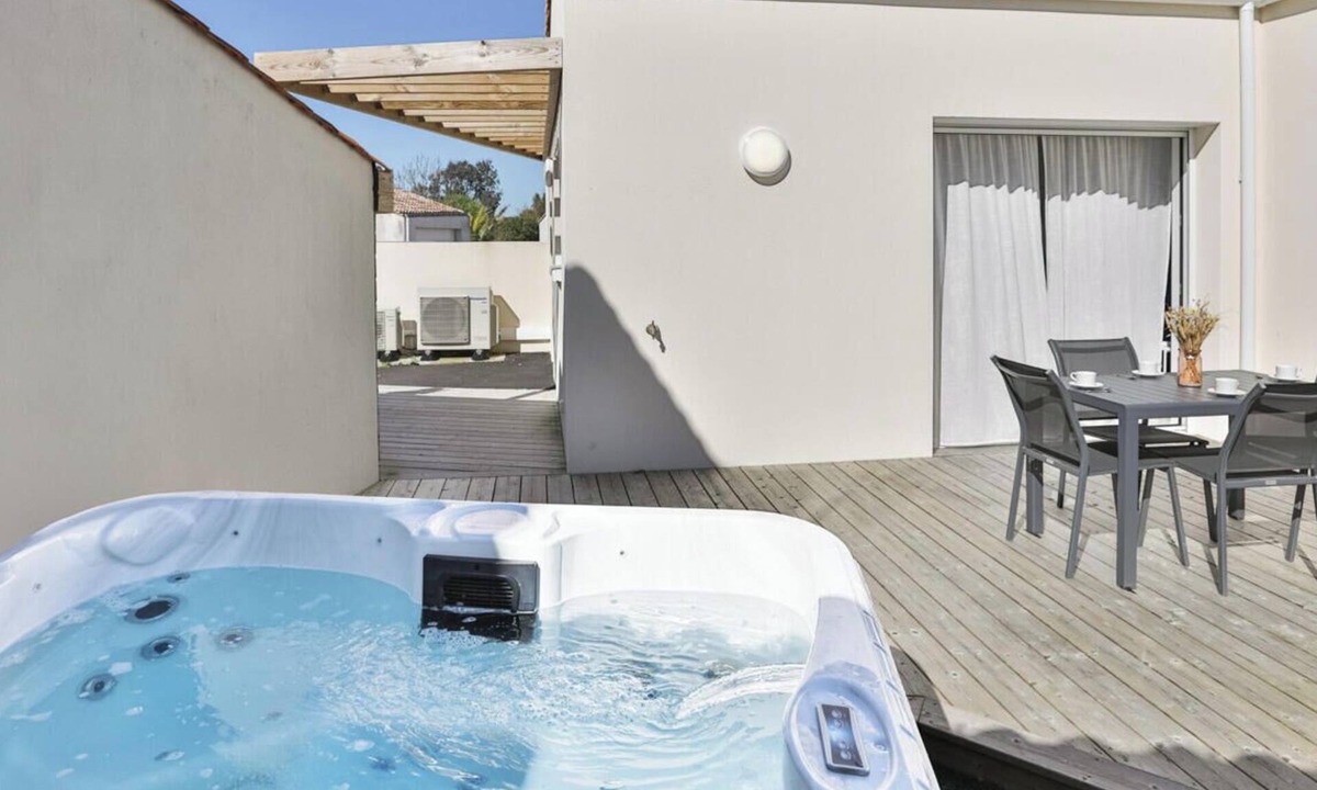 Olonne-sur-Mer Ski Chalet | Héron I Logement de standing 4 pers - jacuzzi privé