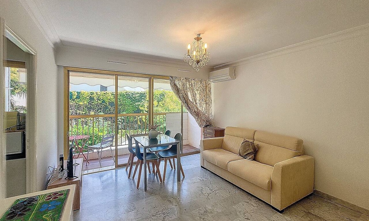 California - Pezou Apartment | Henri Camille Real Estate- Mikaela - Studio with terrace