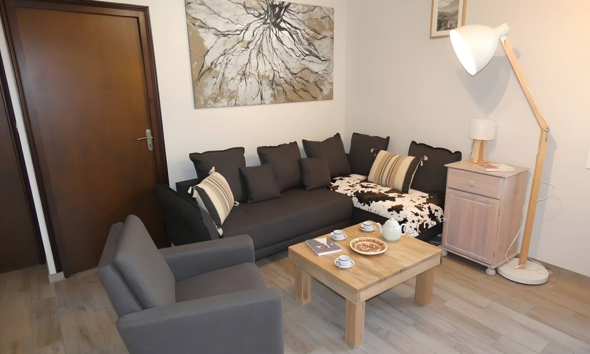 Prechac House | Holiday Home “L’oustal De Préchac 2” with Mountain View, Private Terrace & Wi-Fi