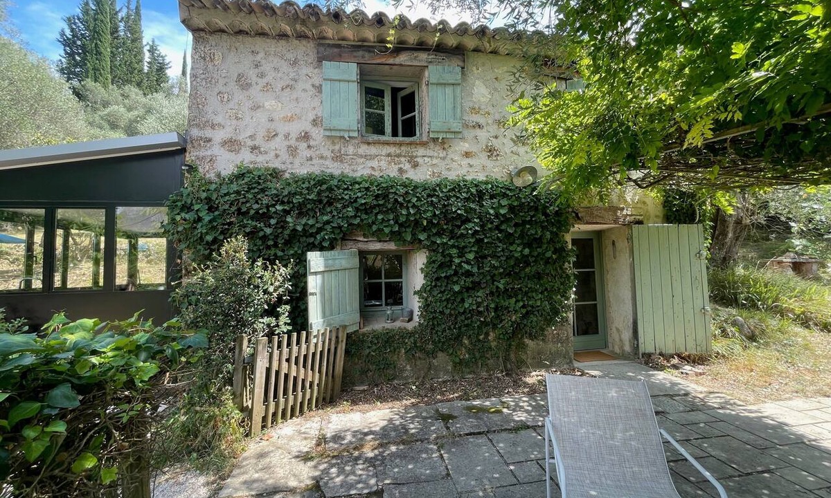 Le Bar-sur-Loup House | Holiday Home 'La Bergerie dans les oliviers' with Mountain View, Shared Pool & Wi-Fi