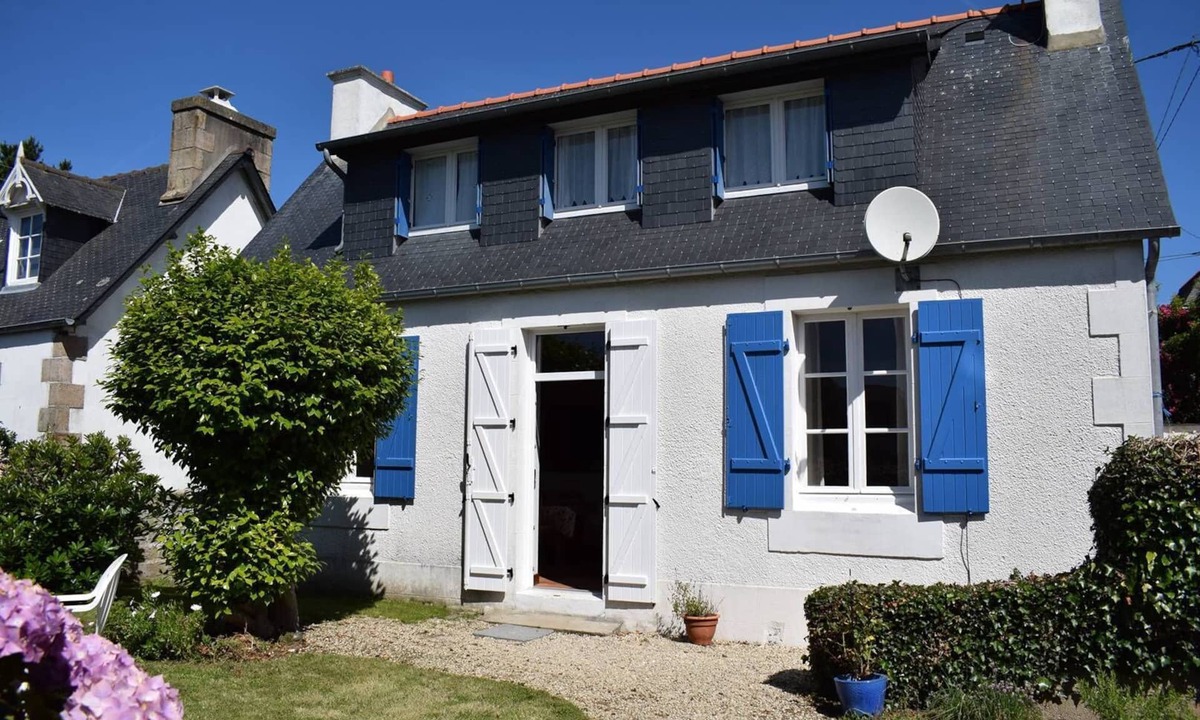 Tregastel House | House 100m beach of Tourony with enclosed garden in TREGASTEL