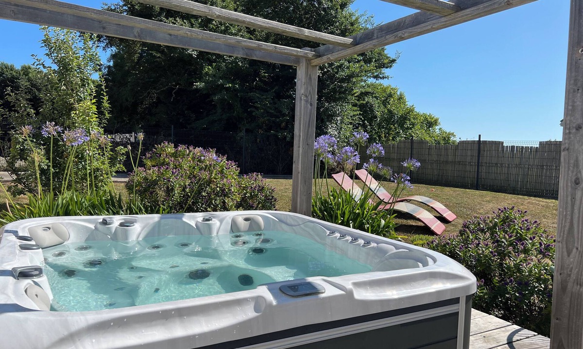 Moelan-sur-Mer House | Koquillage, Cozy House with Spa, GR34, Sleeps 10, Near the Ocean