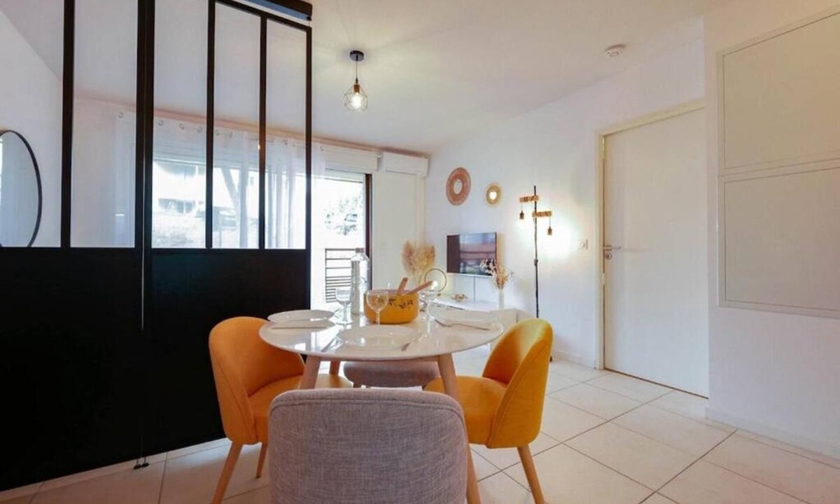 Castelnau-le-Lez Apartment | L'Alba Rosso- Air-conditioning, terrace and parking lot