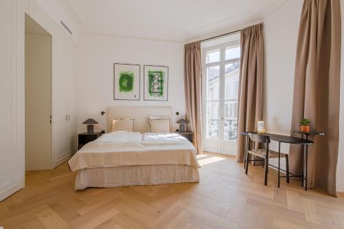 Cannes City Centre Apartment | La Guitare 22 - Spacious 1 BR apartment in the center of Cannes, right behind Grand Hotel
