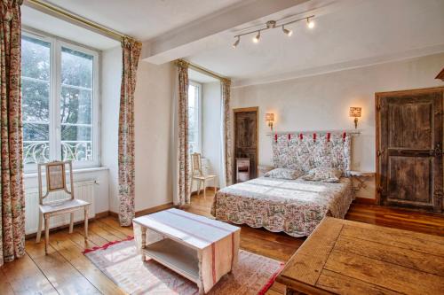 Saint-Clement-Rancoudray Apartment | La Haute Barre - Maison XVIIIe jardin - cheminée