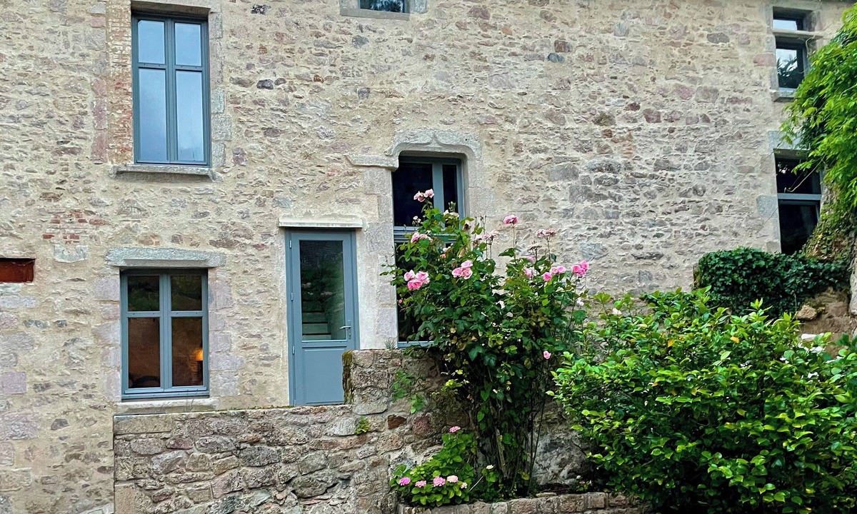 Mortagne-sur-Sevre Cottage | La Petite Bedoche: cottage in a former estate (15 min from Puy du Fou)