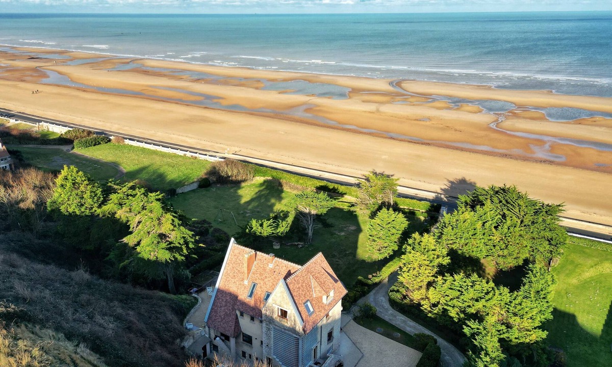 Vierville-sur-Mer House | La Sauvagère, Exceptional Art Deco Villa on Omaha Beach with Direct Beach Access