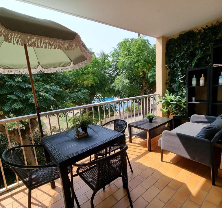 Les Hauts de Canet Apartment | "Le Liberty" Appartement calme et cosy avec vue piscine et montagnes